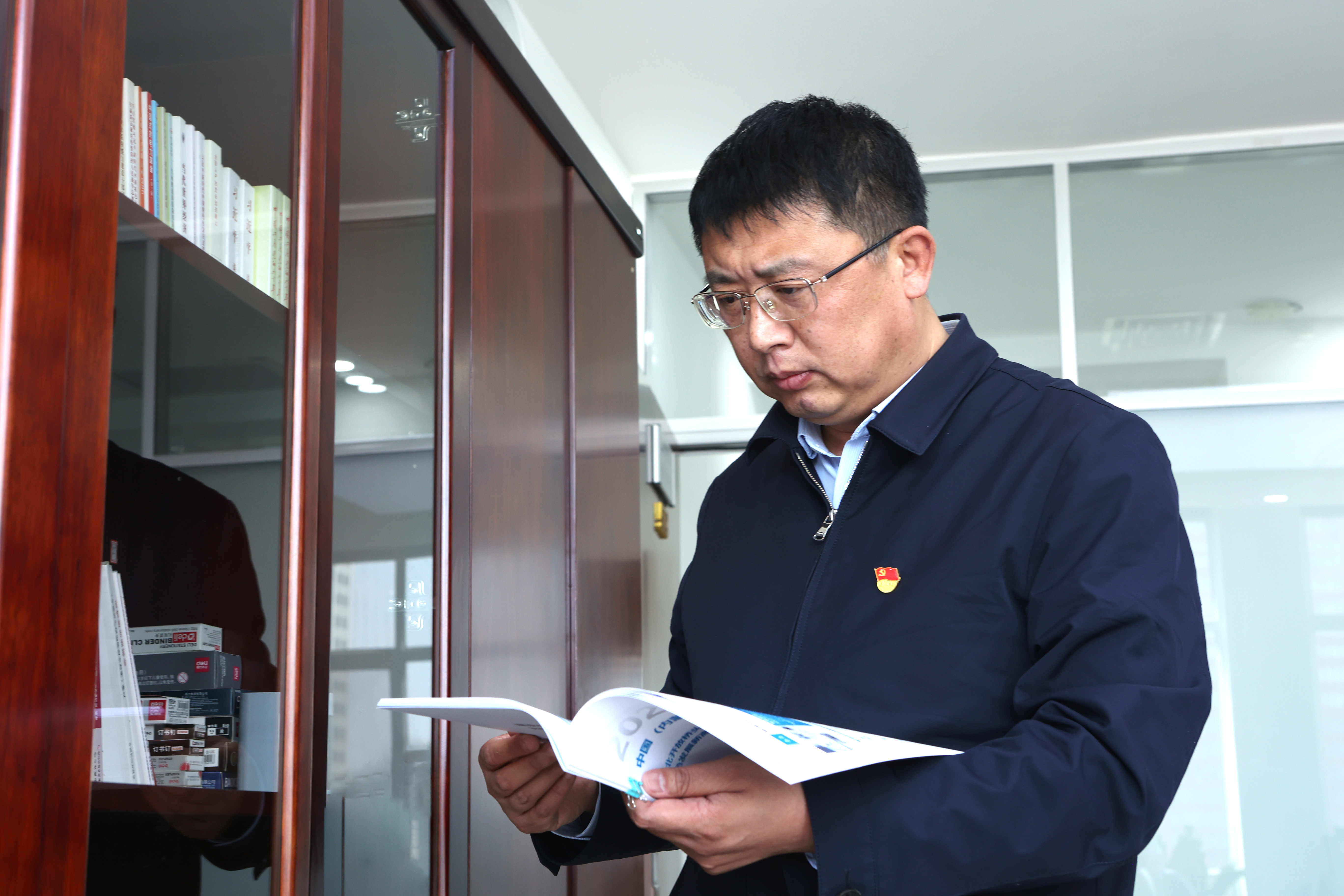 1716272734590029321.jpg 查阅新能源项目开发相关资料.jpg